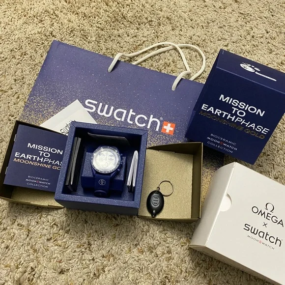 Swatch X Omega MOONSHINE GOLD (Hunter’s Moon) - Picture 4 of 13